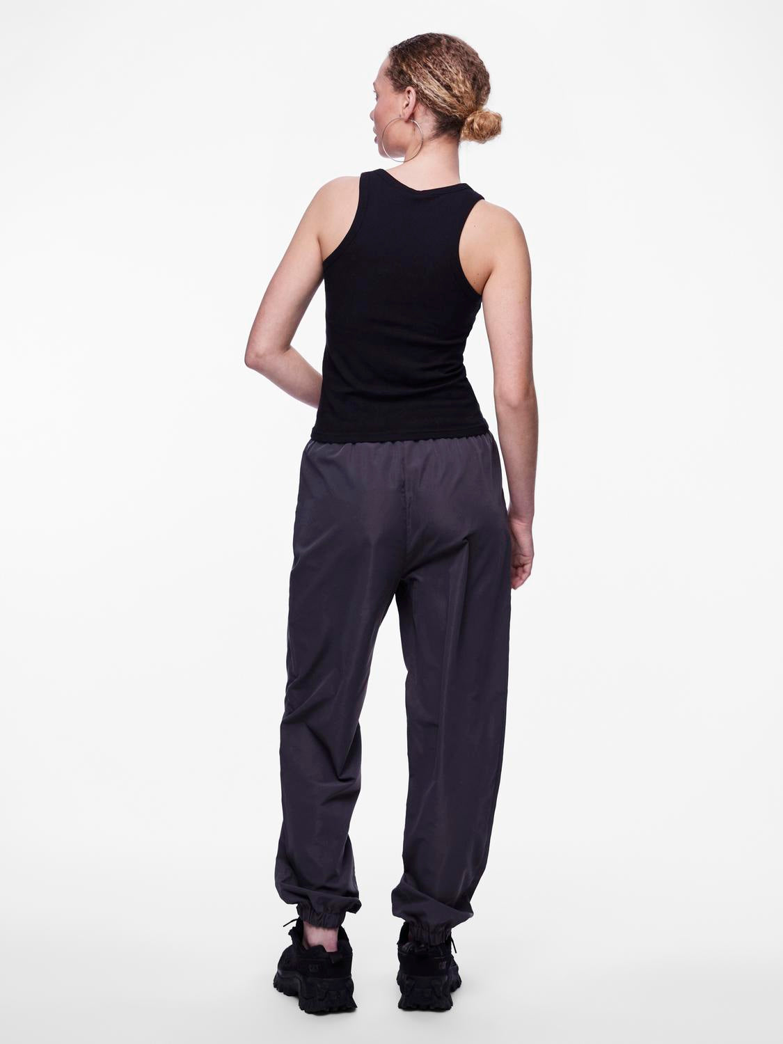 model_shot-back